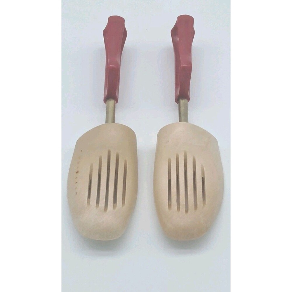 Shoe Tree Adjustable And Vented With Handle One Pair